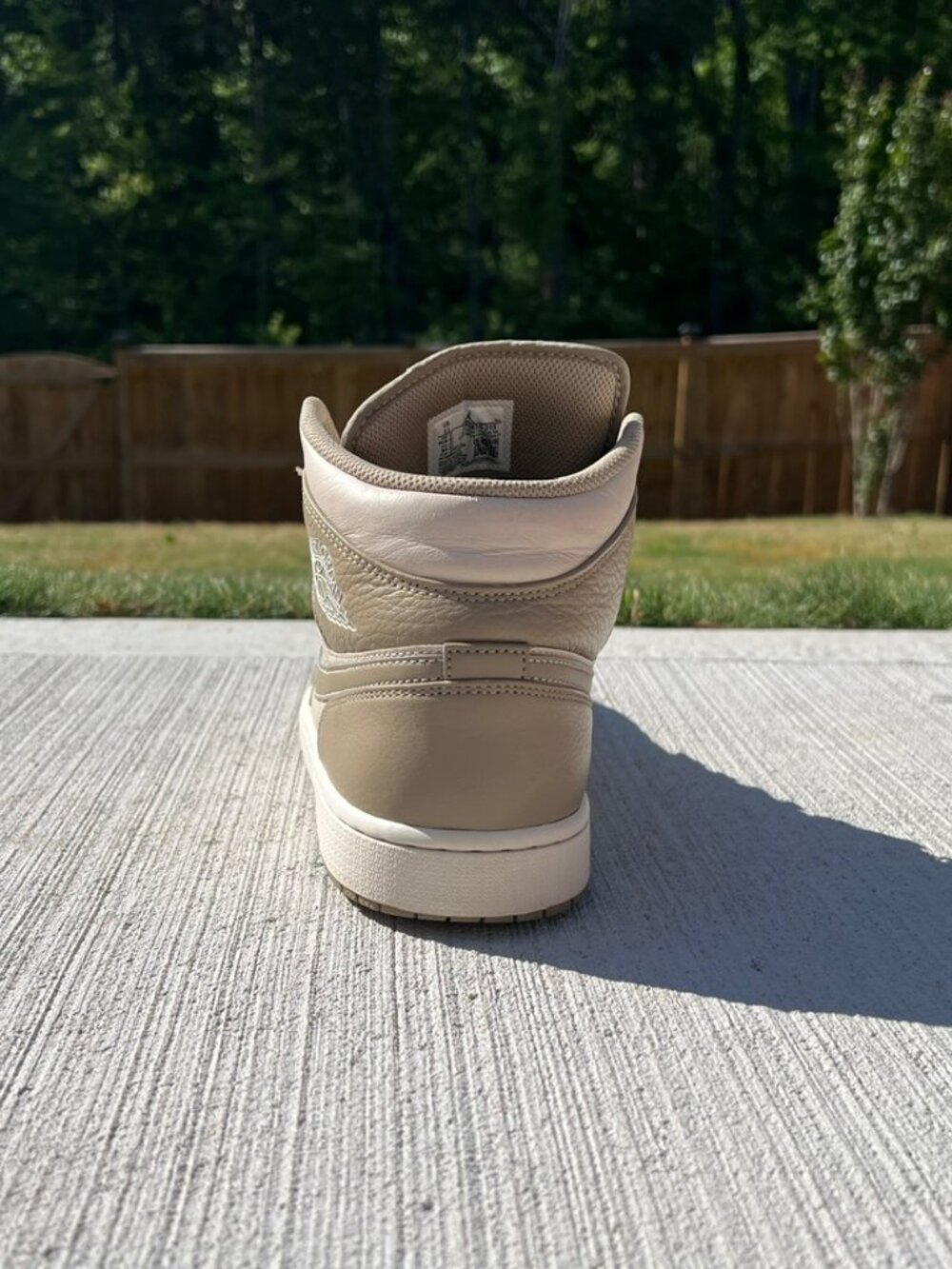 Jordan 1 mid Legend light brown %100 authentic - Picture 9 of 16
